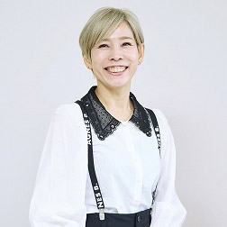 シミ　シワ　くすみに執着しない私になる「化け子式　大人が輝くメイク」