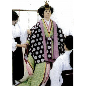 十二単を装う
