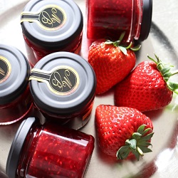 いちごジャム&チーズスコーン