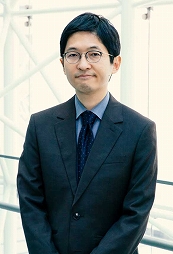 �����Љ�𒴂��āF�A�_���E�X�~�X�w��������_�x����s��Љ�̐�������ǂ݉���