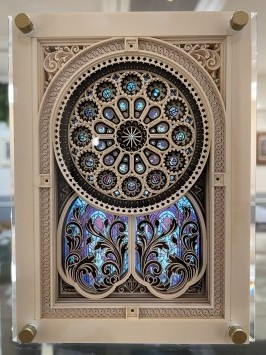 重ねて楽しむ 美しい彫刻切り絵