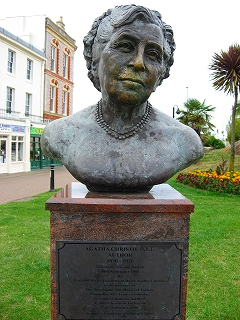 アガサ・クリスティの世界へ