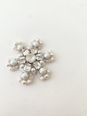 【11/14雪の結晶】〜冬を彩るクリスタルブローチ〜Sconyのビーズ刺繍レッスン