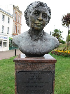 アガサ・クリスティの世界へ