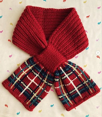 ノスタルジックなかわいい編み物〜赤いチェックのマフラー〜
