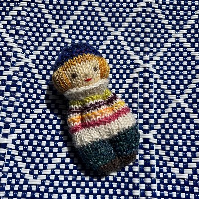 棒針で編む、ツムギコウボウの編みぐるみ