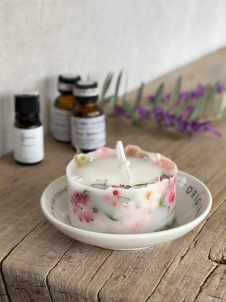 4/25 ボタニカル アロマキャンドル作り〜天然精油の香りとお花に癒されよう〜