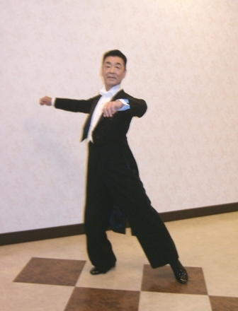 �������͂��߂�V�j�A�̎Ќ��_���X