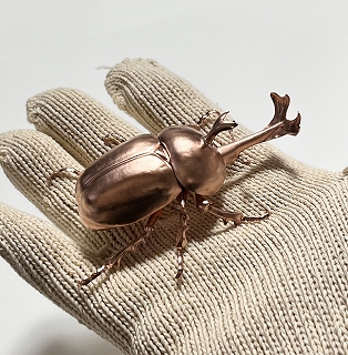 銅細工で作るブロンズのカブトムシ