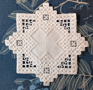 はじめてのハーダンガー刺繍 ─ ノルウェー生まれの白糸刺繍