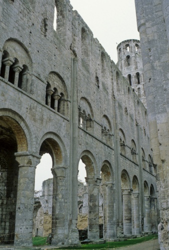 中世のキリスト教建築 - フランス・ロマネスク巡り