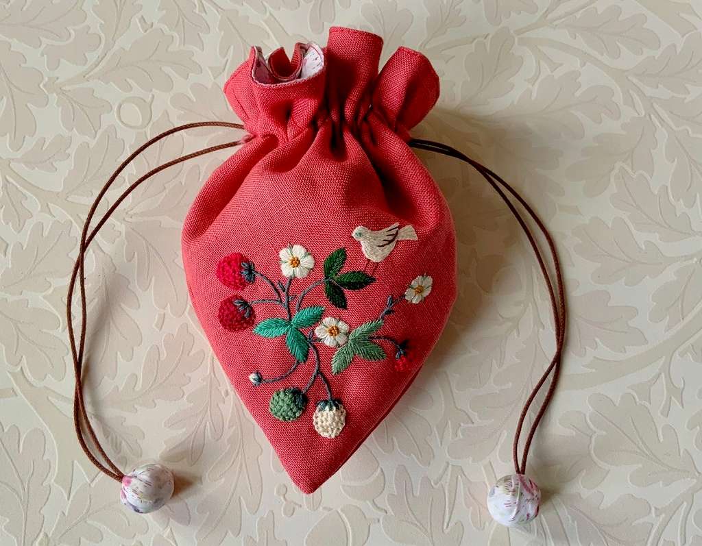 かわいい刺しゅうで作る布小物